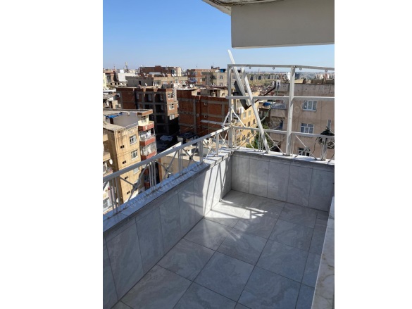 Şehitlik Civarı Yenişehir Satılık Daire |  3+1 Oda | 150M2 1.580.000Tl  Krediye Uygun  | 7. Kat | Doğalgaz(Kombi) | 1 Banyo Resim-3