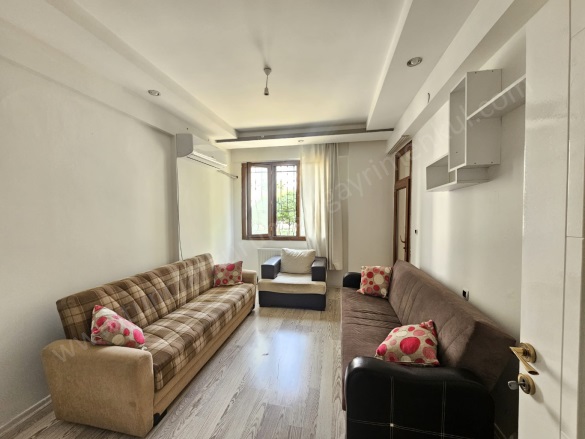 Bağcılar Bağlar Satılık Daire |  1+1 Oda | 80M2 2.430.000Tl  Krediye Uygun  | Yüksek Giriş | Doğalgaz(Kombi) | 1 Banyo Resim-1