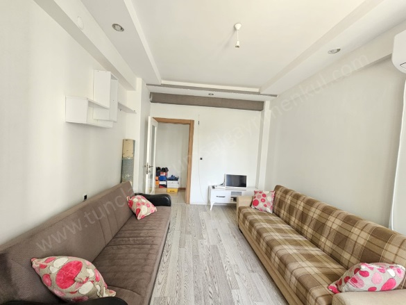 Bağcılar Bağlar Satılık Daire |  1+1 Oda | 80M2 2.430.000Tl  Krediye Uygun  | Yüksek Giriş | Doğalgaz(Kombi) | 1 Banyo Resim-2
