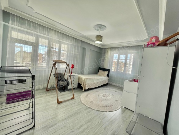 Gaziler Civarı Kayapınar Satılık Daire |  3+1 Oda | 185M2 3.700.000Tl  Krediye Uygun  | 7. Kat Resim-2