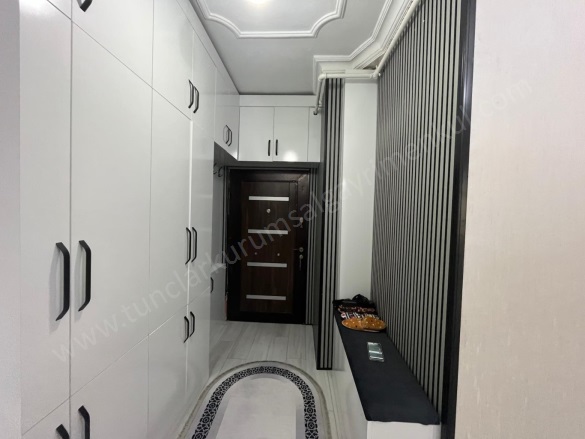 Ceylan Avm Civarı Kayapınar Satılık Daire |  3+1 Oda | 180M2 3.550.000Tl  Krediye Uygun  | 7. Kat | Doğalgaz(Kombi) | 2 Banyo Resim-2