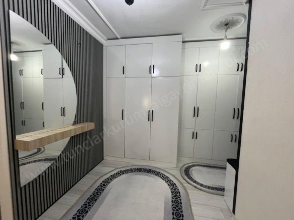 Ceylan Avm Civarı Kayapınar Satılık Daire |  3+1 Oda | 180M2 3.550.000Tl  Krediye Uygun  | 7. Kat | Doğalgaz(Kombi) | 2 Banyo Resim-4