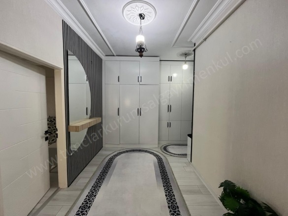 Ceylan Avm Civarı Kayapınar Satılık Daire |  3+1 Oda | 180M2 3.550.000Tl  Krediye Uygun  | 7. Kat | Doğalgaz(Kombi) | 2 Banyo Resim-5