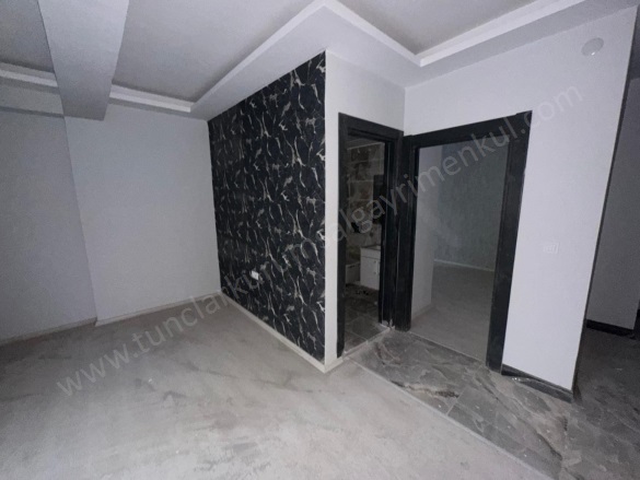 Ofis Civarı Yenişehir Satılık Daire |  1+1 Oda | 55M2 2.200.000Tl  Krediye Uygun  | 2. Kat | Doğalgaz(Kombi) | 1 Banyo | 1 Yatak Odası Resim-2