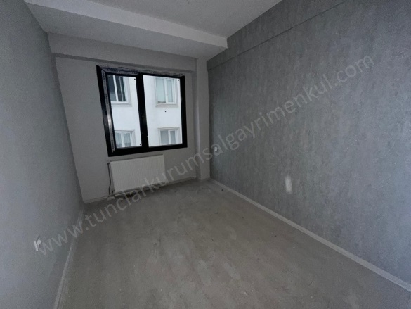 Ofis Civarı Yenişehir Satılık Daire |  1+1 Oda | 55M2 2.200.000Tl  Krediye Uygun  | 2. Kat | Doğalgaz(Kombi) | 1 Banyo | 1 Yatak Odası Resim-3