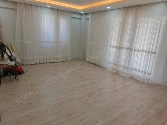 Üç Kuyular Civarı Yenişehir Satılık Daire |  3+1 Oda | 175M2 3.950.000Tl  Krediye Uygun  | 1. Kat | Merkezi Isınma | 2 Banyo Resim-3