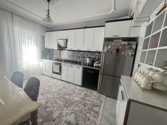Ceylan Avm Civarı Bağlar Satılık Daire |  3+1 Oda | 175M2 3.400.000Tl  Krediye Uygun  | 7. Kat | Doğalgaz(Kombi) | 2 Banyo | 1 Yatak Odası Resim-2