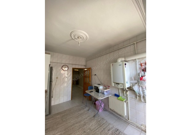 Tesisler Civarı Kayapınar Satılık Daire |  3+1 Oda | 175M2 2.650.000Tl  Krediye Uygun  | 7. Kat | Doğalgaz(Kombi) | 1 Yatak Odası Resim-4