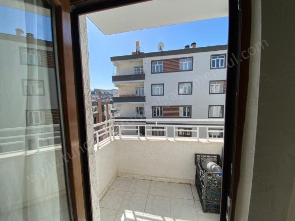 Tesisler Civarı Kayapınar Satılık Daire |  3+1 Oda | 175M2 2.650.000Tl  Krediye Uygun  | 7. Kat | Doğalgaz(Kombi) | 1 Yatak Odası Resim-5