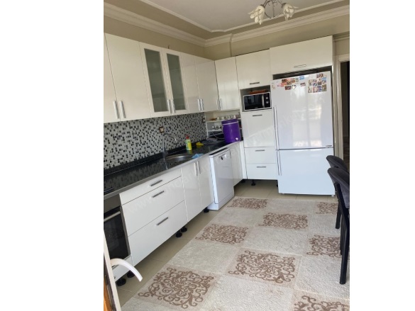 Bağcılar Bağlar Satılık Daire |  3+1 Oda | 180M2 4.750.000Tl | 2. Kat | Doğalgaz(Kombi) | 2 Banyo Resim-1