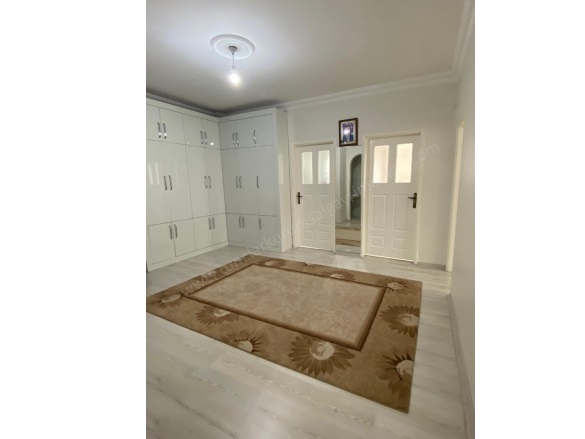 Kent Meydanı Civarı Kayapınar Satılık Daire |  3+1 Oda | 160M2 3.650.000Tl | 5. Kat | Doğalgaz(Kombi) | 2 Banyo Resim-1