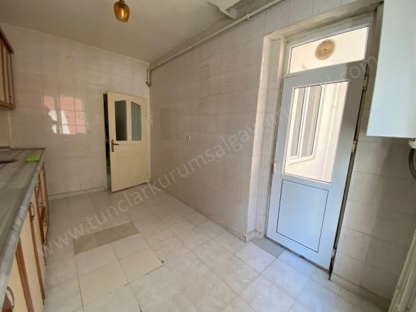 Ceylan Avm Civarı Kayapınar Satılık Daire |  3+1 Oda | 155M2 3.025.000Tl  Krediye Uygun  | 2. Kat | Doğalgaz(Kombi) Resim-2