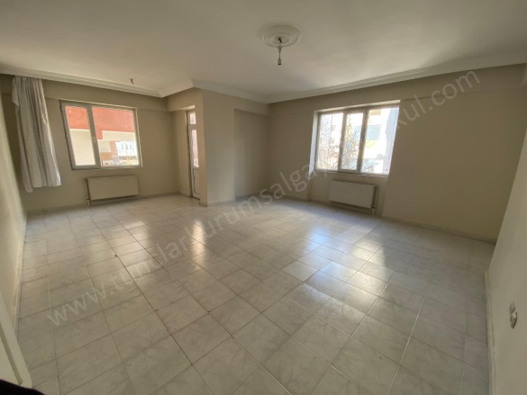 Ceylan Avm Civarı Kayapınar Satılık Daire |  3+1 Oda | 155M2 3.025.000Tl  Krediye Uygun  | 2. Kat | Doğalgaz(Kombi) Resim-3