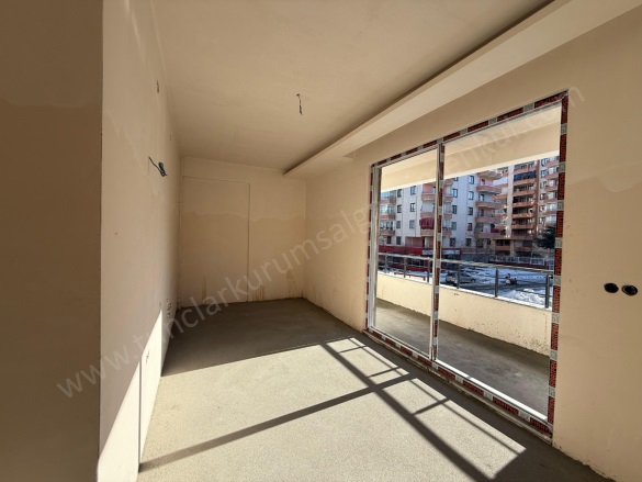 Huzurevleri Civarı Kayapınar Satılık Daire |  2+1 Oda | 100M2 3.600.000Tl  Krediye Uygun  | 4. Kat | Doğalgaz(Kombi) | 1 Banyo Resim-3