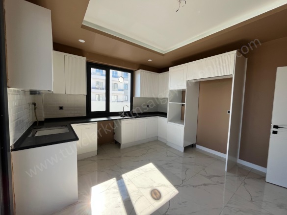 Dönümlü  Yenişehir Kiralık Daire |  2+1 Oda | 110M2 Aylık 23.000Tl | 2. Kat | Doğalgaz(Kombi) Resim-3