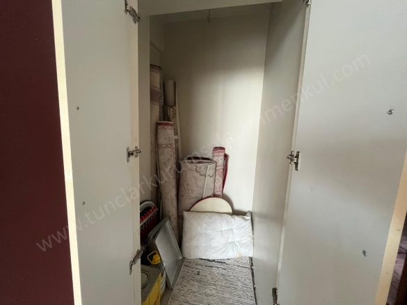 Bağcılar Bağlar Satılık Daire |  4+1 Oda | 220M2 5.150.000Tl  Krediye Uygun  | 1. Kat | Merkezi Isınma | 2 Banyo Resim-3