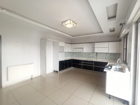 Bağcılar Bağlar Kiralık Daire |  4+1 Oda | 220M2 Aylık 35.000Tl | 7. Kat | Merkezi Isınma | 2 Banyo Resim-3
