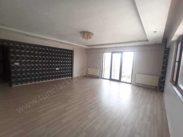 Bağcılar Bağlar Kiralık Daire |  4+1 Oda | 220M2 Aylık 35.000Tl | 7. Kat | Merkezi Isınma | 2 Banyo Resim-4