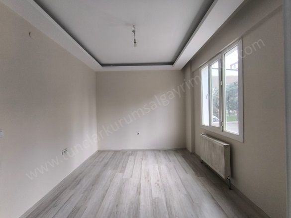 Bağcılar Bağlar Kiralık Daire |  2+1 Oda | 100M2 Aylık 17.000Tl  Krediye Uygun  | Yüksek Giriş | Doğalgaz(Kombi) | 1 Banyo Resim-3