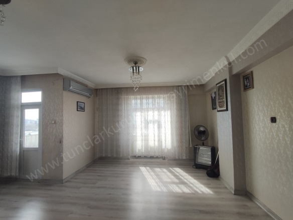 5 Nisan Mh Bağlar Satılık Daire |  3+1 Oda | 170M2 3.000.000Tl  Krediye Uygun  | 7. Kat | Doğalgaz(Kombi) | 1 Banyo Resim-3