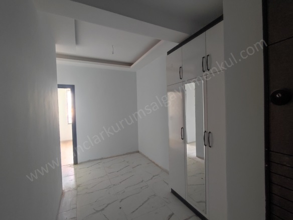 Huzurevleri Civarı Kayapınar Satılık Daire |  2+1 Oda | 97M2 3.700.000Tl  Krediye Uygun  | 6. Kat | Doğalgaz(Kombi) | 1 Banyo | 1 Yatak Odası Resim-3