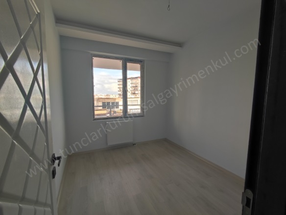 Huzurevleri Civarı Kayapınar Satılık Daire |  2+1 Oda | 97M2 3.700.000Tl  Krediye Uygun  | 6. Kat | Doğalgaz(Kombi) | 1 Banyo | 1 Yatak Odası Resim-5