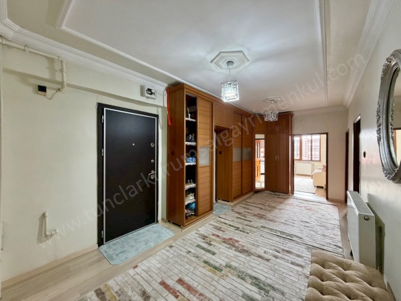Selahattin Eyyubi Bağlar Satılık Daire |  3+1 Oda | 155M2 3.230.000Tl  Krediye Uygun  | 5. Kat | Doğalgaz(Kombi) | 2 Banyo Resim-3