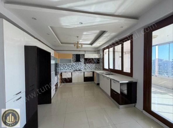 Fırat Mahallesi. Kayapınar Kiralık Daire |  1 Oda | 230M2 Aylık 37.000Tl  Krediye Uygun  | 10. Kat | Merkezi Isınma | 2 Banyo | 1 Yatak Odası Resim-1