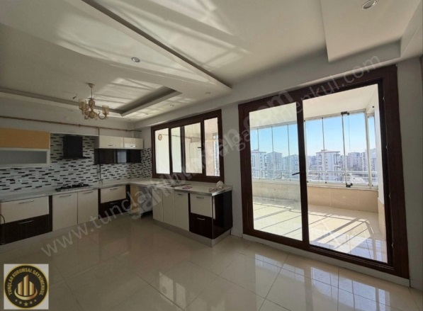 Fırat Mahallesi. Kayapınar Kiralık Daire |  1 Oda | 230M2 Aylık 37.000Tl  Krediye Uygun  | 10. Kat | Merkezi Isınma | 2 Banyo | 1 Yatak Odası Resim-3