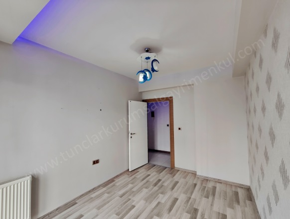 75 Caddesi Civarı Kayapınar Satılık Daire |  4+1 Oda | 240M2 7.650.000Tl | 6. Kat | Merkezi Isınma | 1 Yatak Odası Resim-3