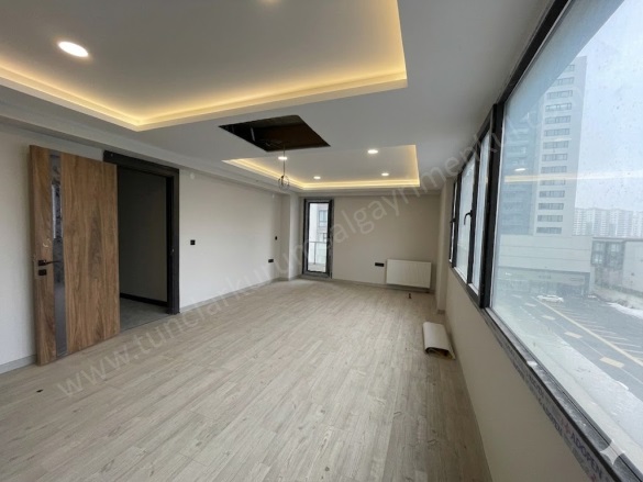 Doğum Hastanesi Civarı Bağlar Satılık Büro |  2+1 Oda | 105M2 4.250.000Tl  Krediye Uygun  | 3. Kat | Merkezi Isınma Resim-2