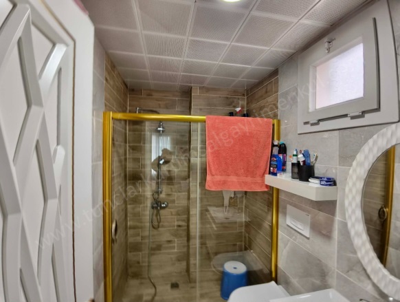 Bağcılar Bağlar Satılık Daire |  3.5+1 Oda | 180M2 5.940.000Tl  Krediye Uygun  | Yüksek Giriş | Doğalgaz(Kombi) Resim-5