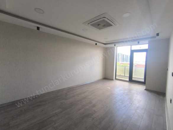Forum Civarında 2+1 Satılık Büro Kayapınar Avm Civarı