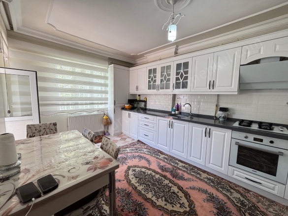 Lunapark Civarı Kayapınar Satılık Daire |  3+1 Oda | 190M2 4.050.000Tl  Krediye Uygun  | 1. Kat | Doğalgaz(Kombi) | 2 Banyo Resim-3