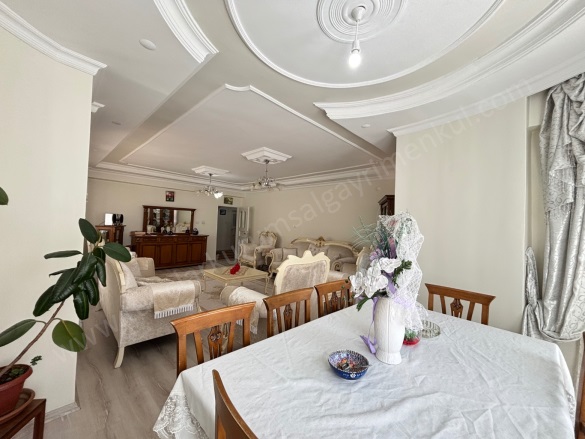 Lunapark Civarı Kayapınar Satılık Daire |  3+1 Oda | 190M2 4.050.000Tl  Krediye Uygun  | 1. Kat | Doğalgaz(Kombi) | 2 Banyo Resim-4