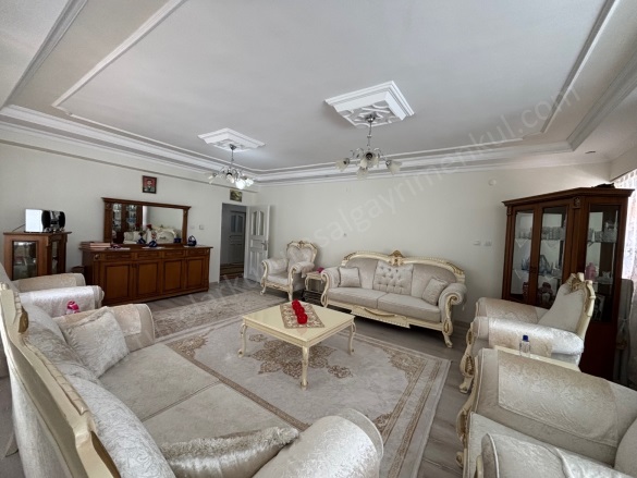 Lunapark Civarı Kayapınar Satılık Daire |  3+1 Oda | 190M2 4.050.000Tl  Krediye Uygun  | 1. Kat | Doğalgaz(Kombi) | 2 Banyo Resim-5