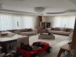 Bağlar Bağcılar Satılık Daire 3+1 170 M2 | 2. Kat | Doğalgaz(Kombi) | 2 Banyo