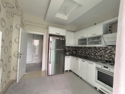 Bağlar Bağcılar Satılık Daire 2+1 95 M2 | 2. Kat | Doğalgaz(Kombi) | 1 Banyo