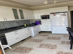 Bağlar Bağcılar Satılık Daire 3+1 180 M2 | 2. Kat | Doğalgaz(Kombi) | 2 Banyo