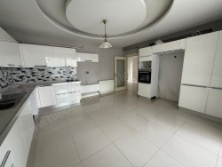 Kayapınar 75 Caddesi Civarı Kiralık Daire 4+1 260 M2 | 2. Kat | Doğalgaz(Kombi) | 2 Banyo