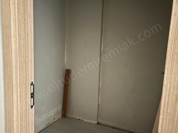 Yasin Haşimoğlu Mah. Oltu Satılık Betonarme |  155M2 3.550.000Tl | 5. Kat Resim-3