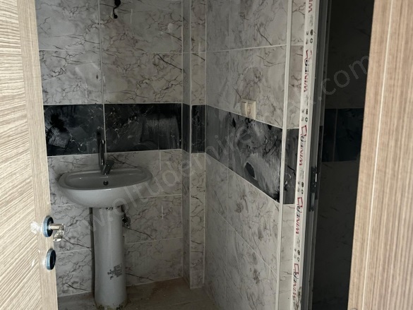 Yasin Haşimoğlu Mah. Oltu Satılık Betonarme |  155M2 3.550.000Tl | 5. Kat Resim-4