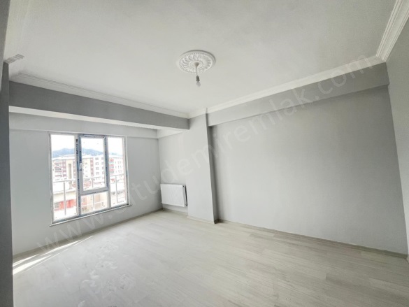 Yasin Haşimoğlu Mah. Oltu Satılık Betonarme |  3.5+1 Oda | 185M2 3.550.000Tl | 1. Kat | Doğalgaz(Kombi) | 2 Banyo | 1 Yatak Odası Resim-5