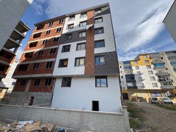 Şehitler Mah. Oltu Satılık Betonarme | 3.600.000Tl Resim-3