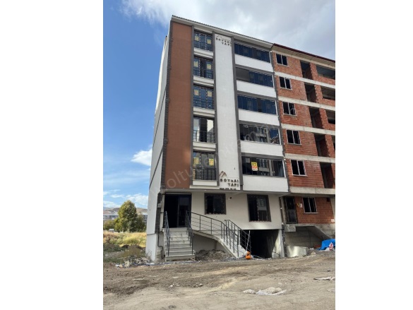 Şehitler Mah. Oltu Satılık Betonarme | 3.600.000Tl Resim-4
