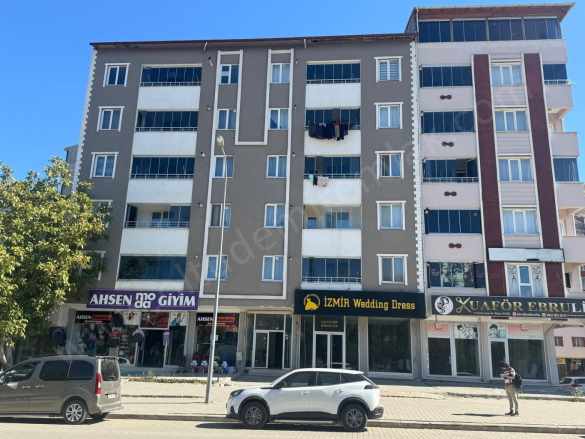 Oltu Şehitler Mahallesi Yürüyüş Yoluna Cephe Satılık Betonarme 3+1 Daire