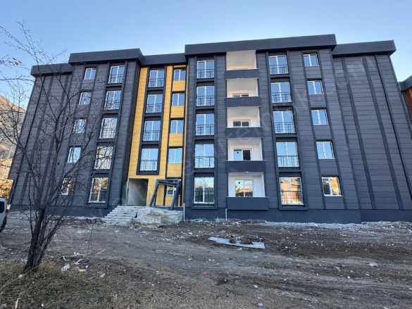 Şehitler Mahallesi Mmd inşaat Yüksek Giriş 3+1 Satılık Betonarme Daire Oltu