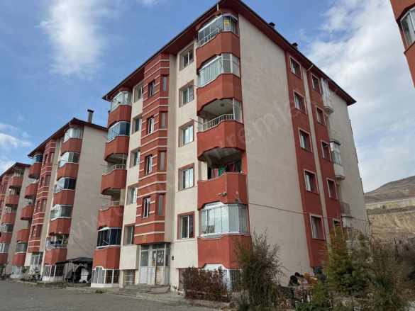 Güllük Sitesi E Blok 5 Kat 3+1 Satılık Betonarme Daire Oltu Yasin Haşimoğlu Mah