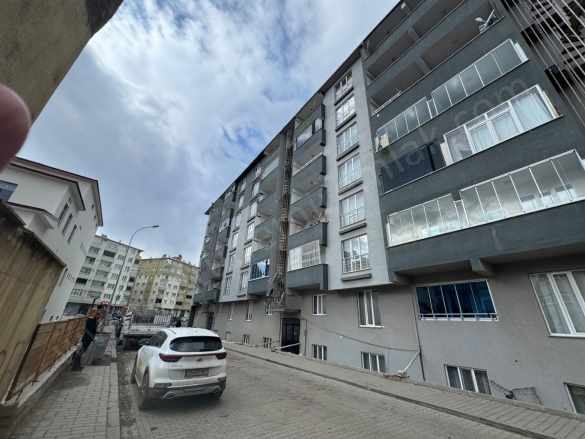 Yasinhaşimoğlu Mah Ganioğlu Sitesi B Blok 6 Kat Satılık Betonarme Daire Oltu Yasin Haşimoğlu