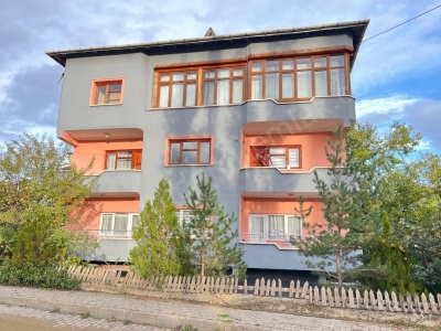 Yusuf Ziyabey Mahallesi Maden Cami Karşısı 135 Metre² Dört Cephesi Açık 3+1 Satılık Daire Oltu Mah